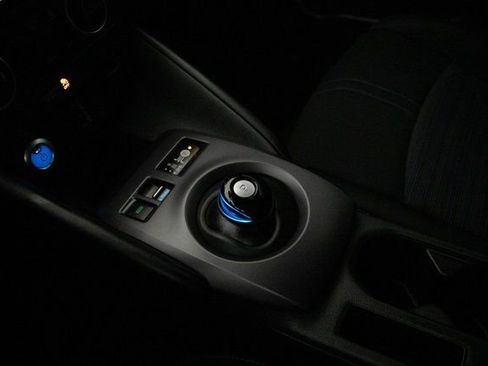 Used 2024 Nissan Leaf S image 30