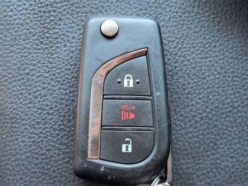 Used 2021 Toyota RAV4 LE FWD image 26