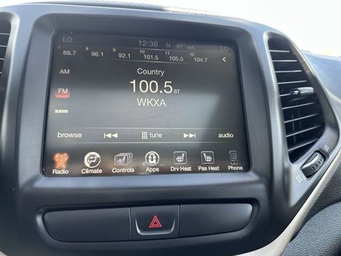 Used 2017 Jeep Cherokee Limited AWD/4WD image 14