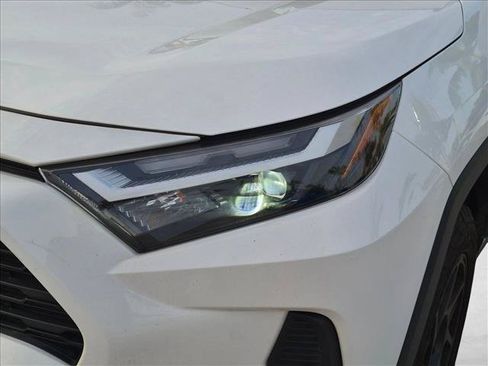 Used 2022 Toyota RAV4 XLE FWD image 8