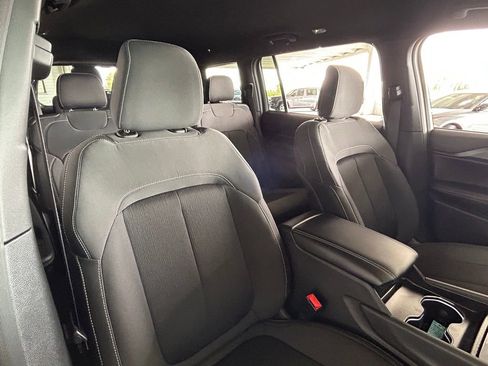 Used 2025 Jeep Grand Cherokee L Laredo image 34