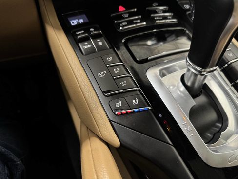 Used 2017 Porsche Cayenne Platinum Edition image 37