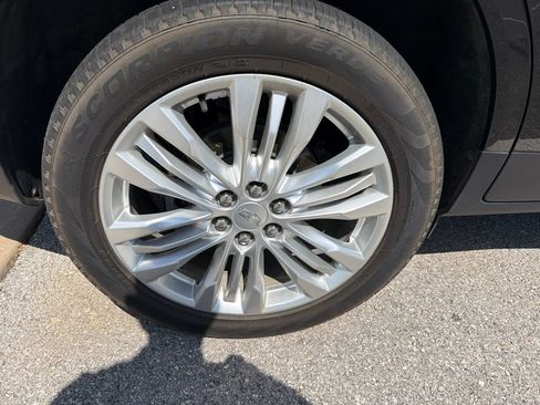 Used 2018 Cadillac XT5 Premium Luxury FWD image 7