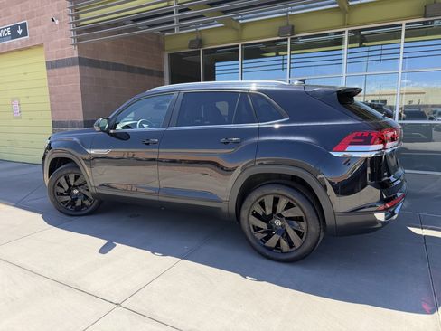 Used 2024 Volkswagen Atlas Cross Sport SE FWD image 5