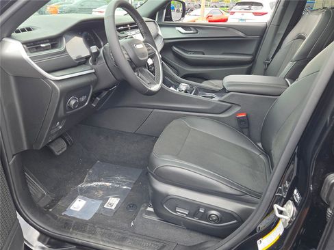 New 2025 Jeep Grand Cherokee Altitude image 23