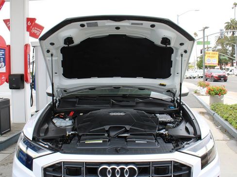 Used 2019 Audi Q8 Premium Plus w/ Premium Plus AWD/4WD image 37