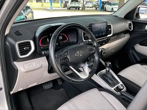 Used 2023 Hyundai Venue SEL image 17