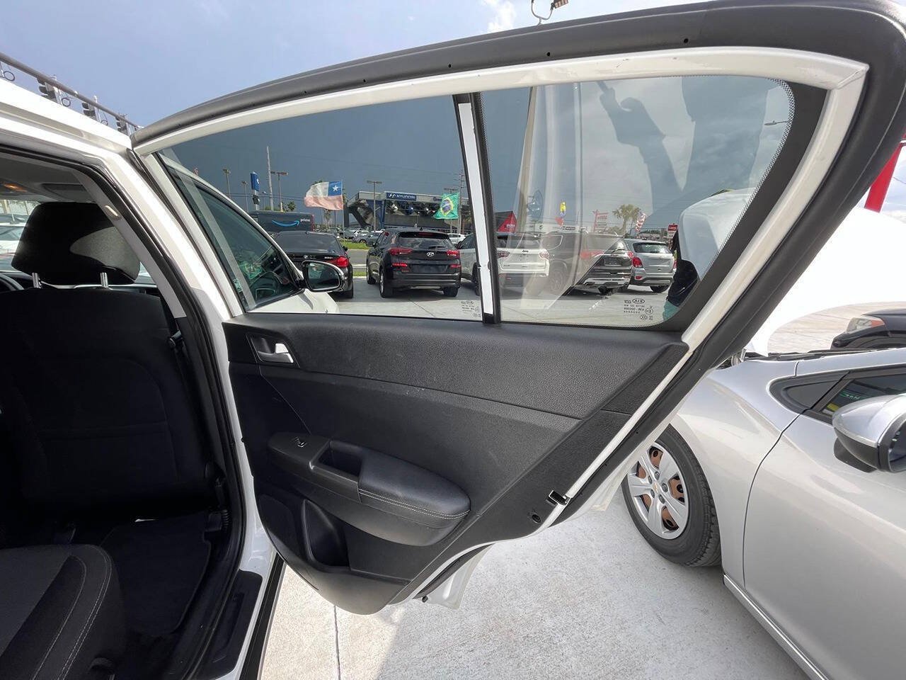 Used 2020 Kia Sportage LX w/ LX Popular Package AWD/4WD image 12