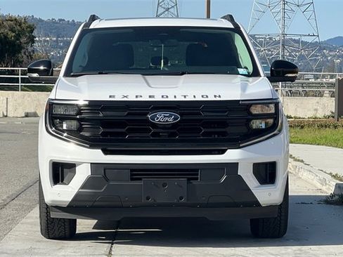 New 2025 Ford Expedition Active image 9