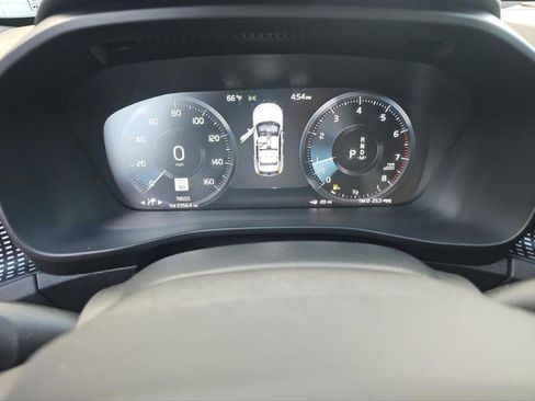 Used 2019 Volvo XC40 T4 R-Design image 6