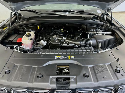 Used 2024 Jeep Grand Cherokee L Limited w/ Luxury Tech Group II image 37