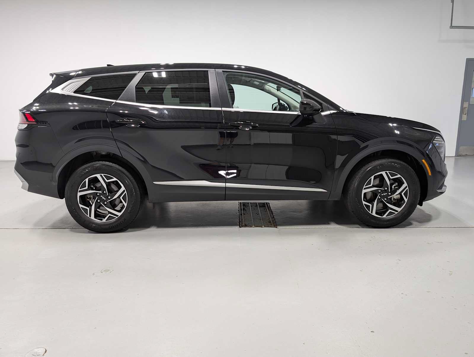 Certified 2025 Kia Sportage LX AWD/4WD image 7