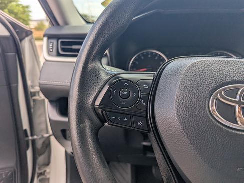 Used 2020 Toyota RAV4 LE w/ Carpet Mat Package FWD image 29