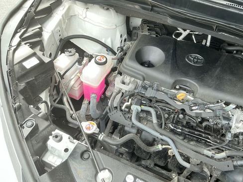 Used 2024 Toyota Sienna LE image 19