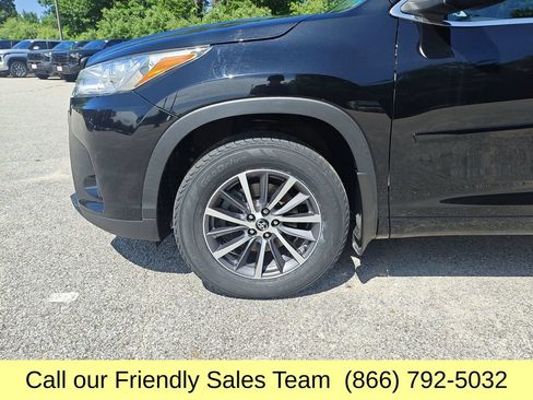 Used 2017 Toyota Highlander XLE AWD/4WD image 29