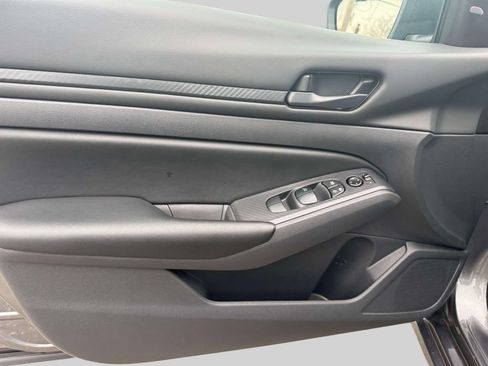 Used 2025 Nissan Altima 2.5 S FWD image 15
