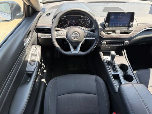 Used 2025 Nissan Altima 2.5 SV FWD image 22