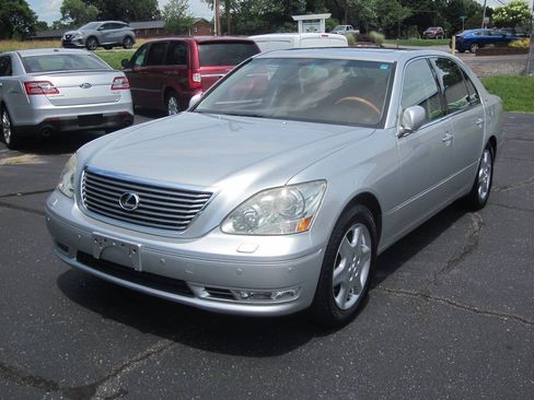 Used 2004 Lexus LS 430 RWD image 2