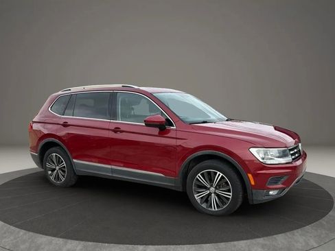 Used 2018 Volkswagen Tiguan SEL FWD image 18