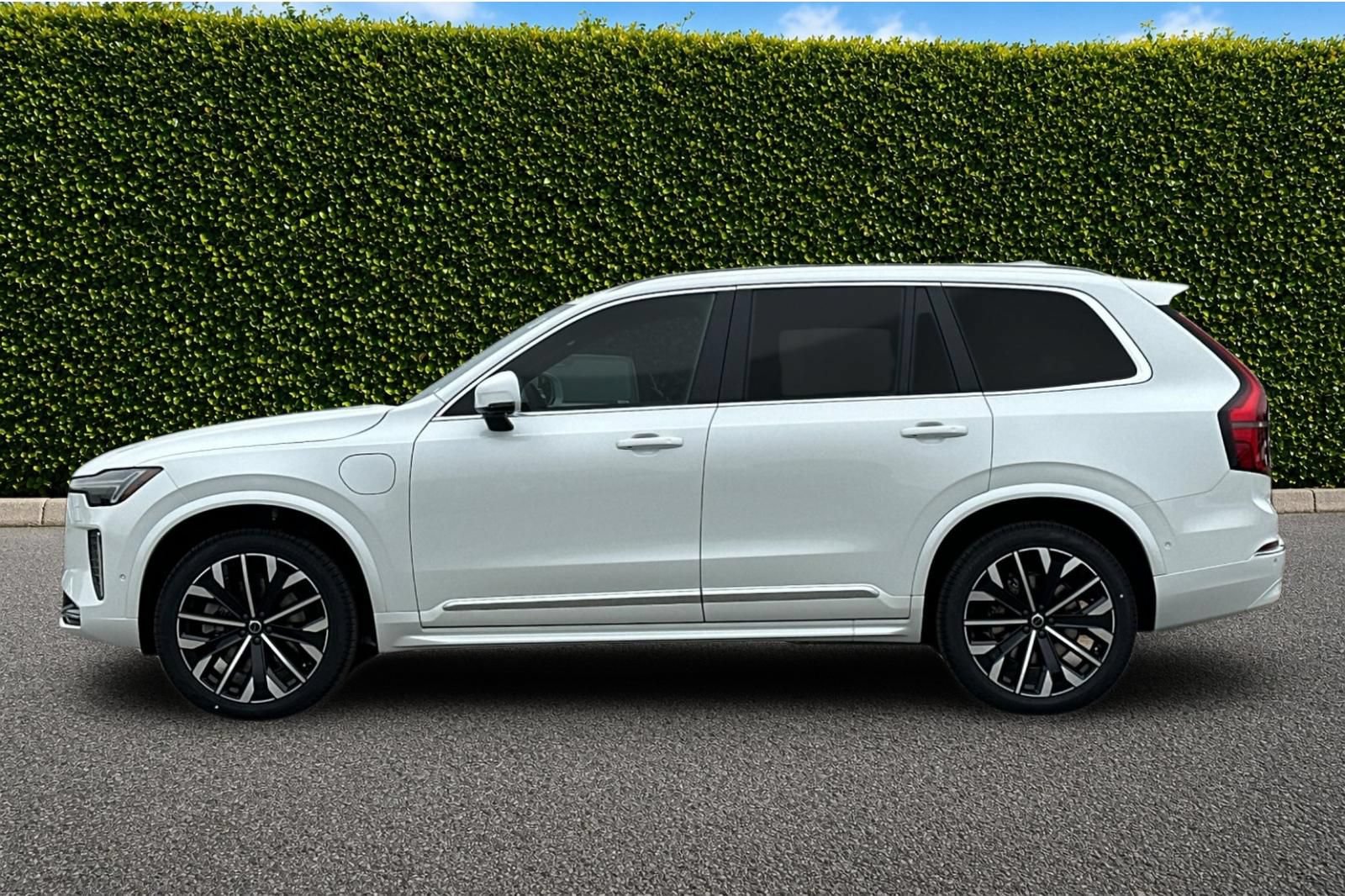 New 2026 Volvo XC90 T8 Plus w/ Protection Package AWD/4WD image 3