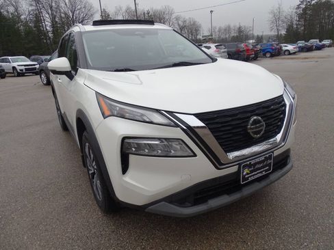 Used 2021 Nissan Rogue SV image 4