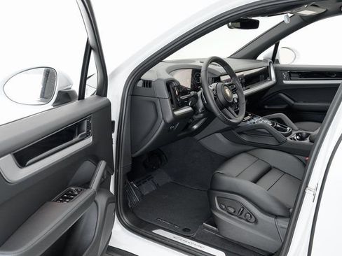 New 2025 Porsche Cayenne image 7
