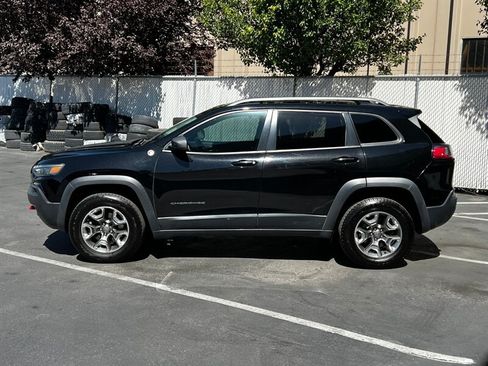 Used 2019 Jeep Cherokee Trailhawk w/ Cold Weather Group AWD/4WD image 4