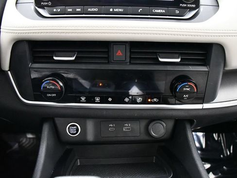Used 2023 Nissan Rogue SV AWD/4WD image 14