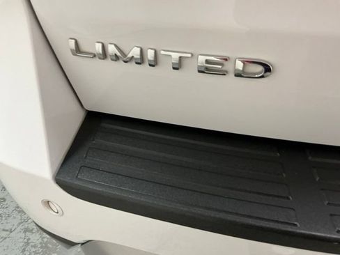 Used 2024 Ford Expedition Limited AWD/4WD image 6