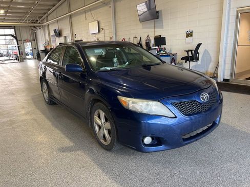 Used 2011 Toyota Camry SE w/ SE Extra-Value Pkg #1 image 2