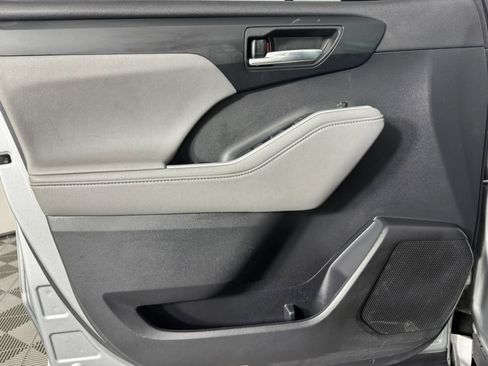 Used 2021 Toyota Highlander XLE image 41