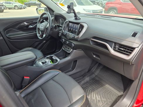 Used 2024 GMC Terrain AT4 image 22