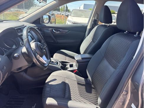Used 2018 Nissan Rogue SV image 12