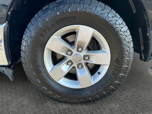 Used 2019 RAM 1500 Classic SLT RWD image 9