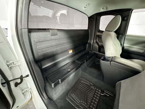 Used 2017 Toyota Tacoma SR image 23