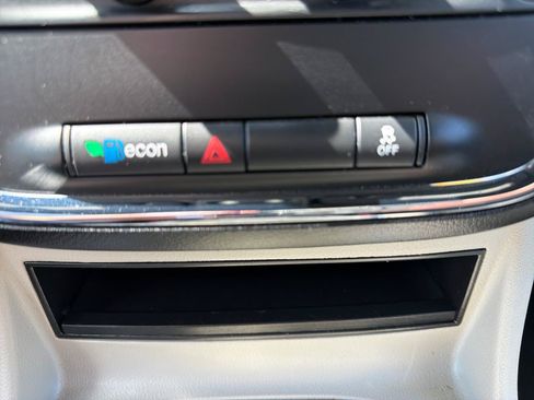 Used 2020 Dodge Grand Caravan SXT FWD image 17