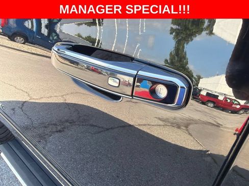 Used 2020 Chevrolet Tahoe Premier w/ 6.2L Performance Package AWD/4WD image 17