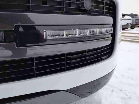 New 2026 Land Rover Range Rover Long Wheelbase SE image 10