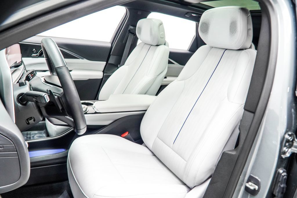 Used 2024 Cadillac Lyriq Sport RWD image 39