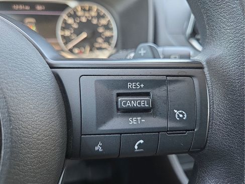 Used 2023 Nissan Rogue S AWD/4WD image 18