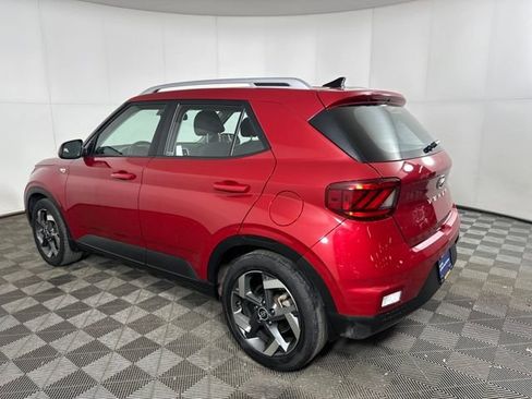 Certified 2022 Hyundai Venue SEL image 5