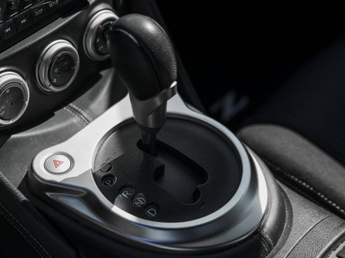 Used 2016 Nissan 370Z Coupe RWD image 10