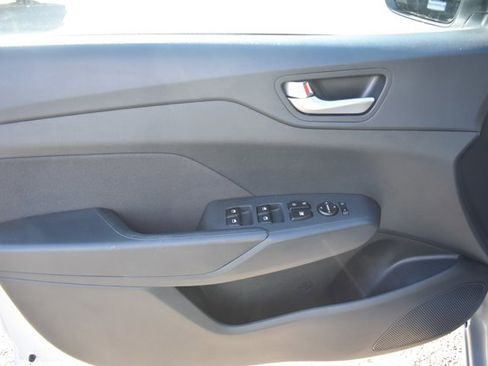 Used 2022 Hyundai Accent SE image 11