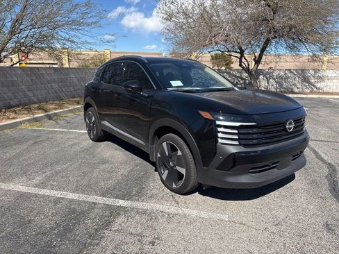 Used 2025 Nissan Kicks SR w/ Illumination Package image 4