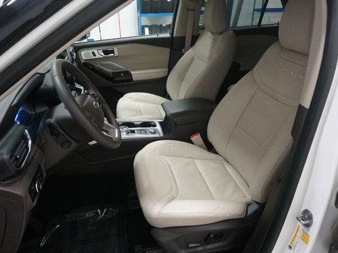 Used 2023 Ford Explorer Platinum w/ Technology Package image 9