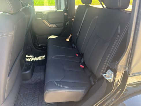 Used 2018 Jeep Wrangler Unlimited Sport AWD/4WD image 30