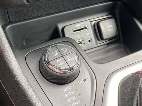 Used 2017 Jeep Cherokee Trailhawk AWD/4WD image 21