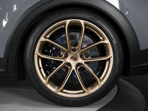 Used 2025 Porsche Cayenne Turbo GT AWD/4WD image 18