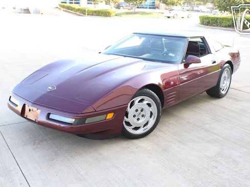 Used 1993 Chevrolet Corvette Coupe RWD image 25