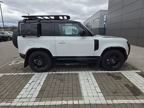 Certified 2023 Land Rover Defender 90 X-Dynamic SE image 4